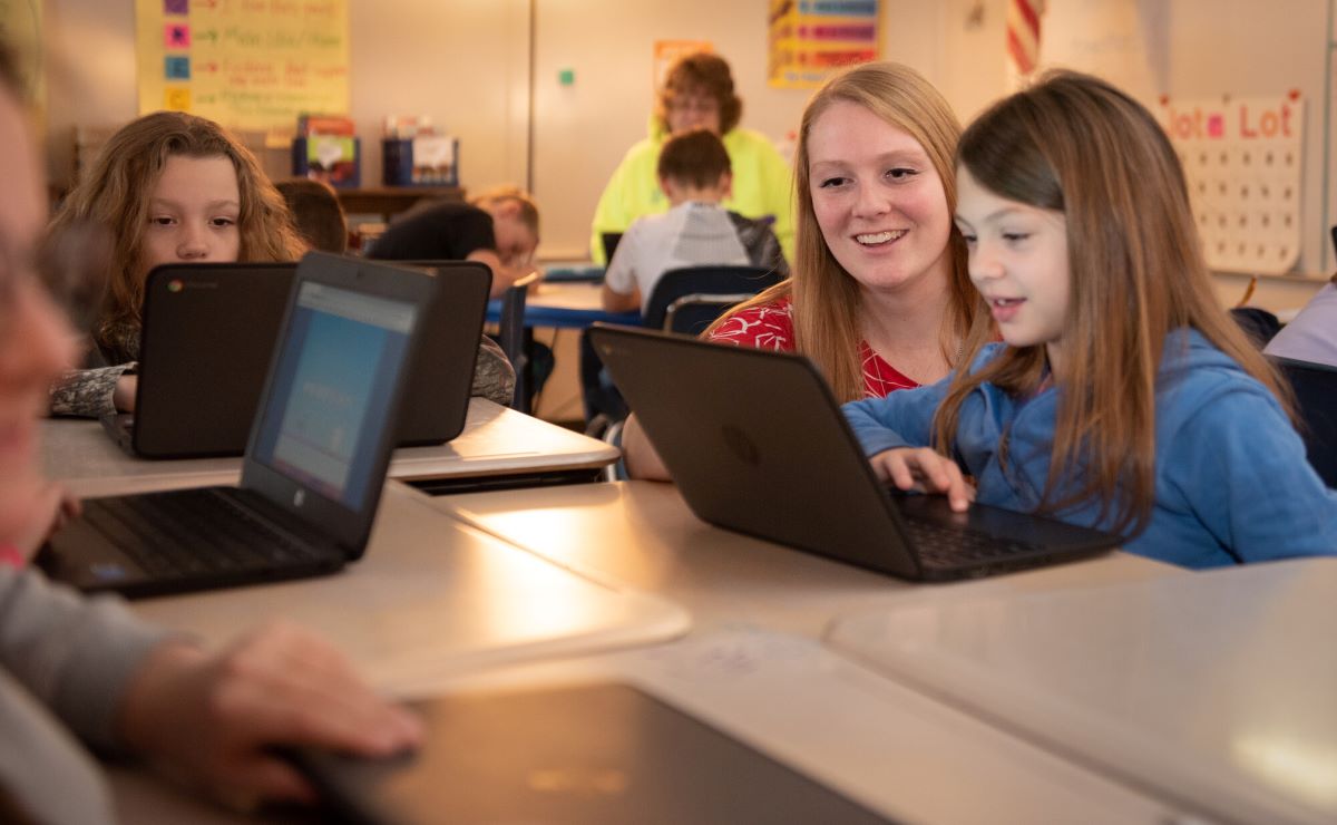 Teacher teaching students