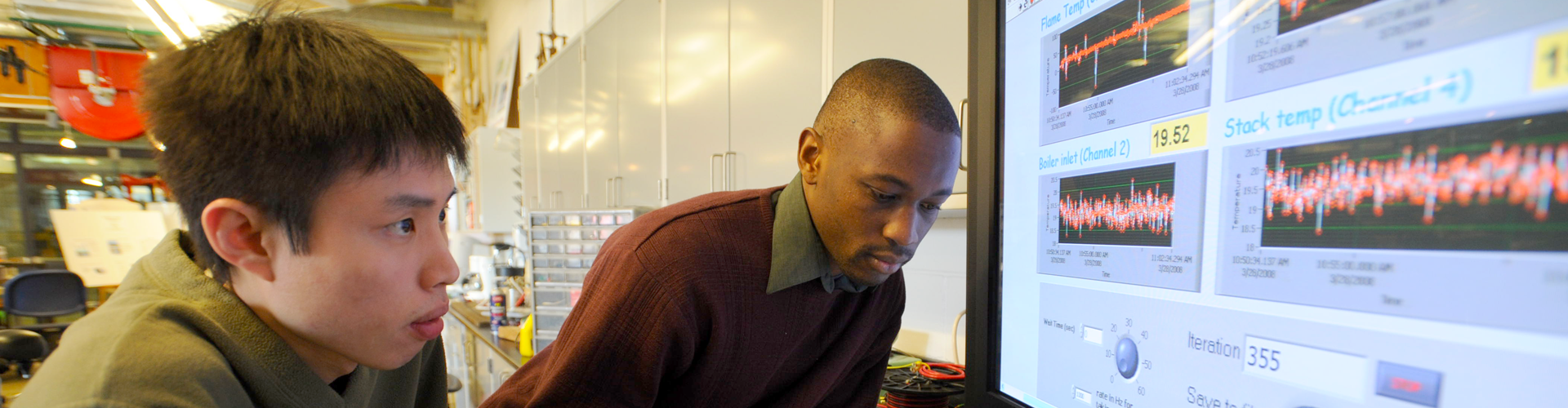 Students in the ITL looking at computer screens
