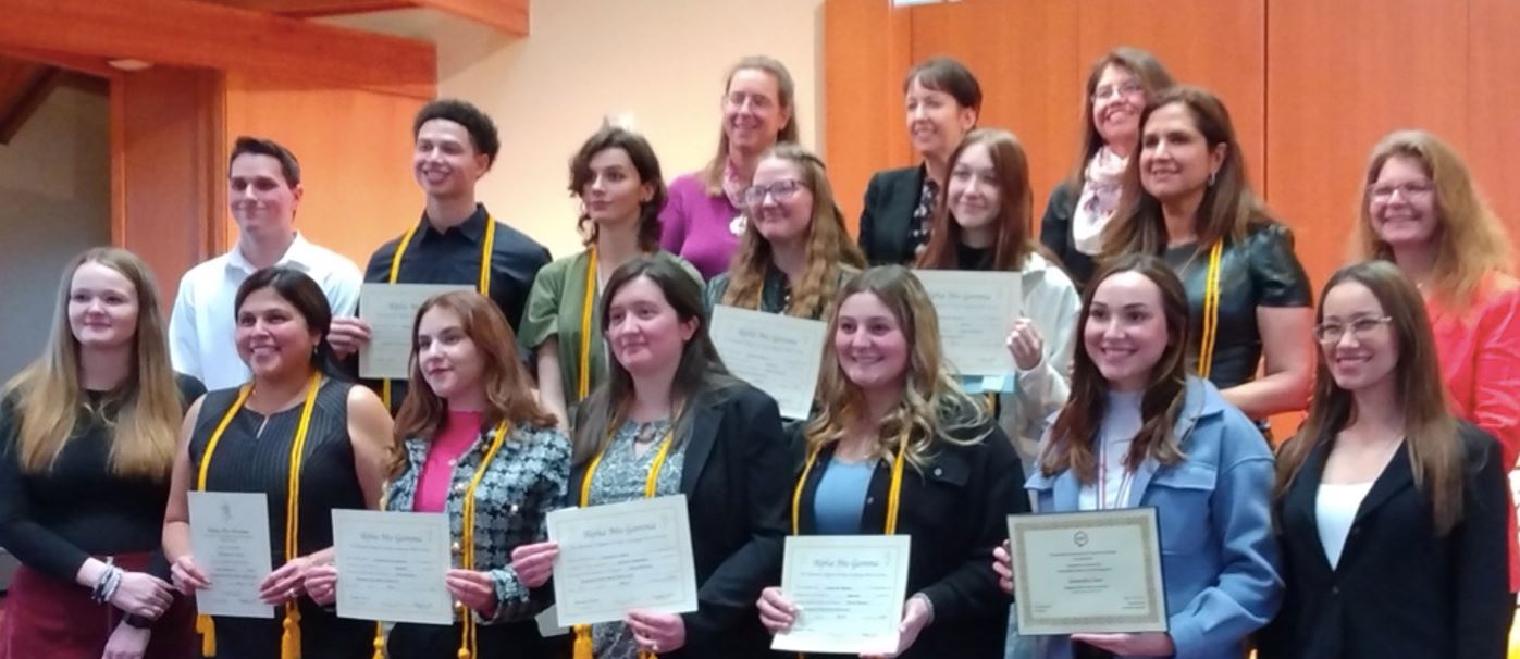 MFL Honor Students posing for photo