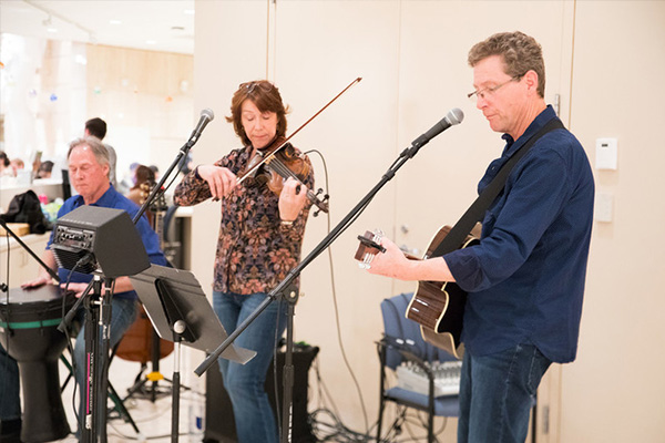 Musicians playing a guitar and a violin